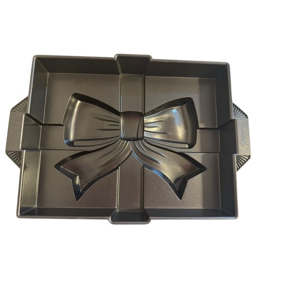 WILTON All Occasion Gift Box Present Birthday Celebration Holiday Cake Pan 7 Cup - Picture 2 of 6